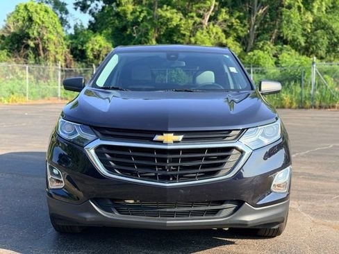 Used 2020 Chevrolet Equinox LS w/ LS Convenience Package AWD/4WD image 3