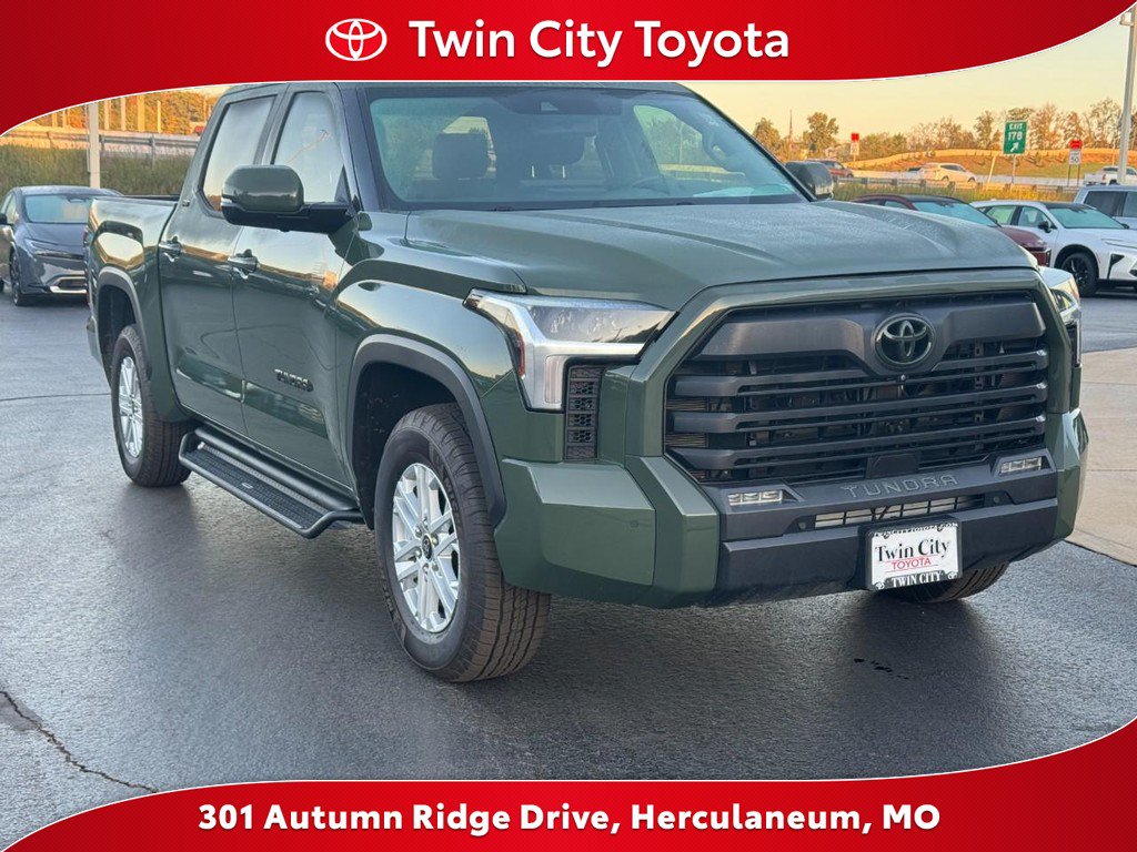 Used 2022 Toyota Tundra SR5 w/ Advanced Technology Package AWD/4WD image 1