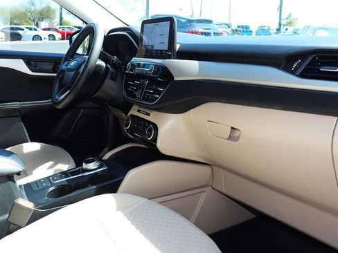 Used 2022 Ford Escape SE image 35