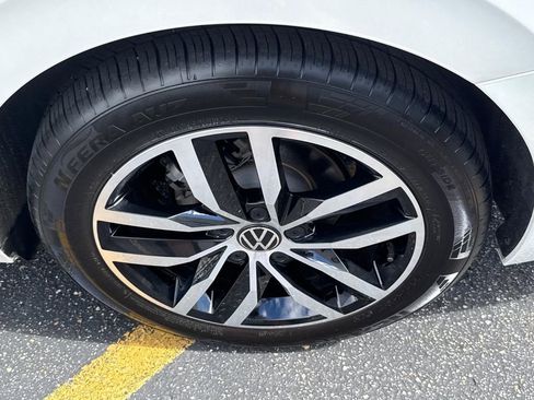 Certified 2025 Volkswagen Jetta SE w/ Sunroof Package FWD image 7