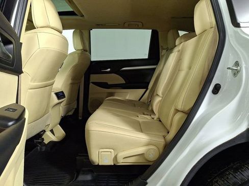 Used 2019 Toyota Highlander XLE image 13