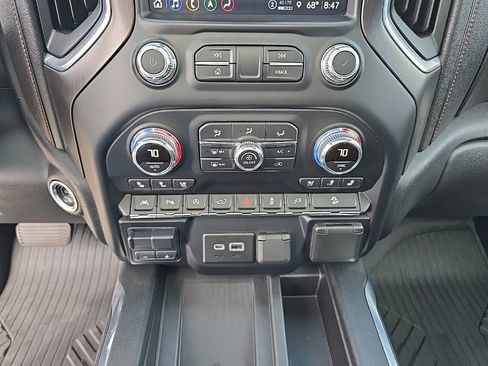 Used 2021 GMC Sierra 1500 AT4 w/ Off-Road Performance Package image 16