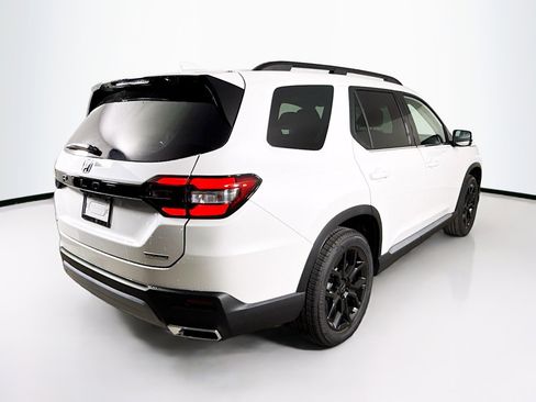 New 2025 Honda Pilot Touring image 34