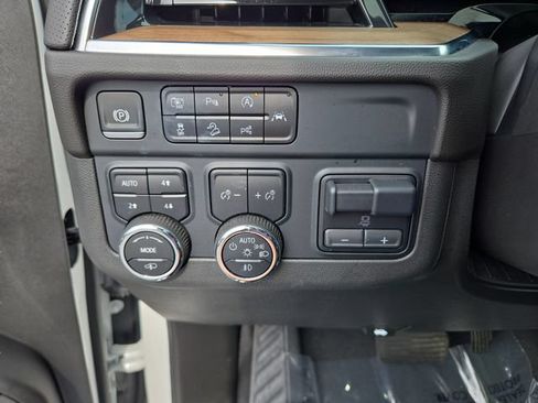 Used 2025 Chevrolet Tahoe High Country AWD/4WD image 19