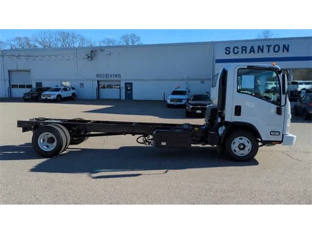 Used 2024 Chevrolet Low Cab Forward 4500 XD RWD image 9