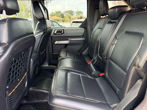 Used 2022 Ford Bronco Badlands image 9