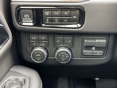 New 2026 GMC Yukon XL Denali w/ Denali Reserve Package image 18