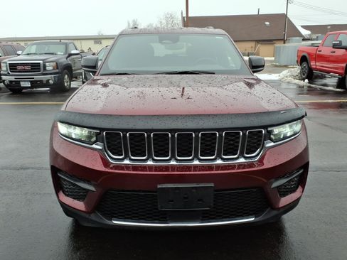 Used 2024 Jeep Grand Cherokee Laredo X w/ Luxury Tech Group I AWD/4WD image 2