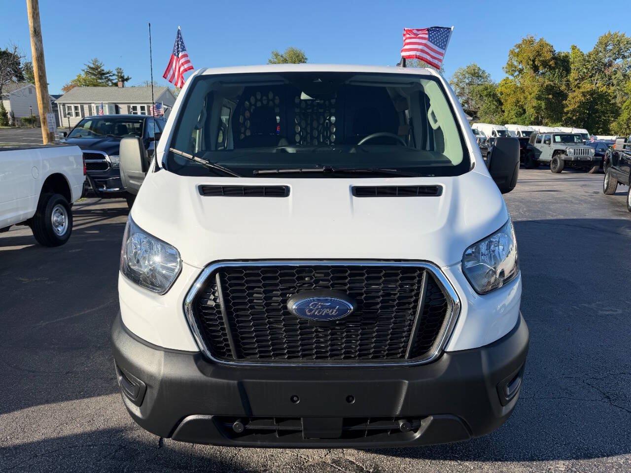 Used 2025 Ford Transit 250 Low Roof w/ Exterior Upgrade Package RWD image 3