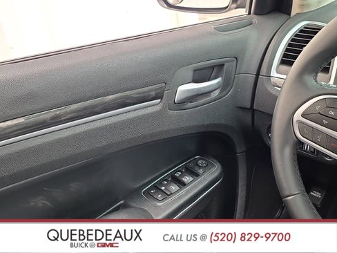 Used 2017 Chrysler 300 Limited image 22