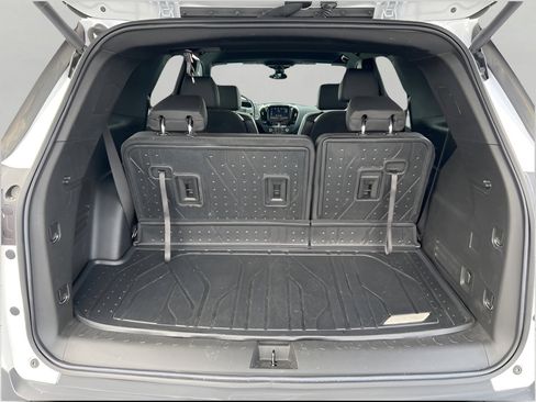 Used 2023 Chevrolet Traverse RS image 32