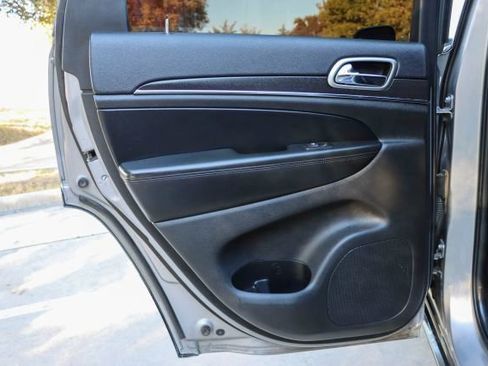 Used 2018 Jeep Grand Cherokee Limited image 11