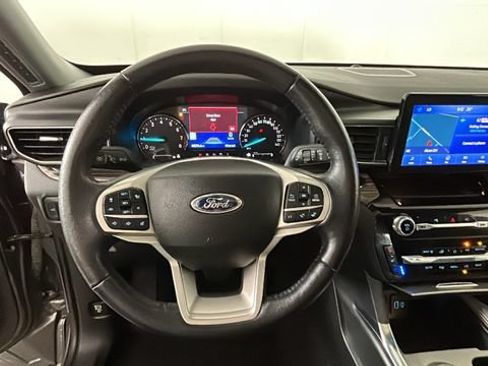 Used 2023 Ford Explorer Limited AWD/4WD image 14