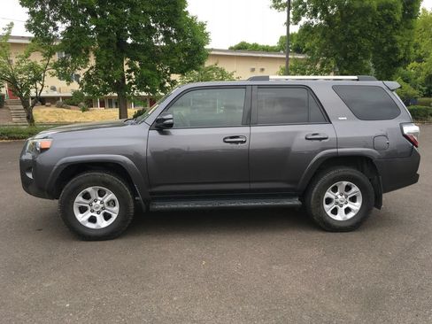 Used 2021 Toyota 4Runner SR5 Premium w/ Moonroof Package AWD/4WD image 3