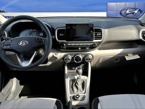 Used 2026 Hyundai Venue SEL FWD image 8
