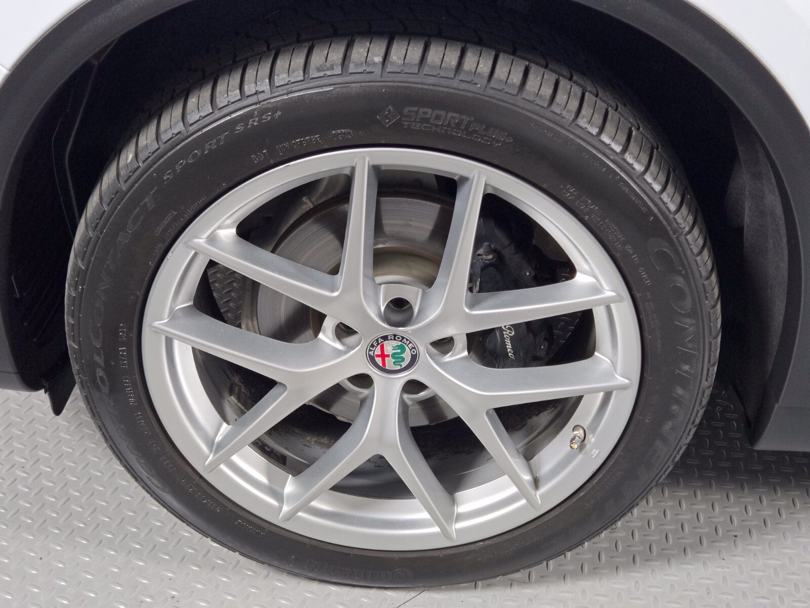 Used 2018 Alfa Romeo Stelvio Ti Sport AWD/4WD image 9