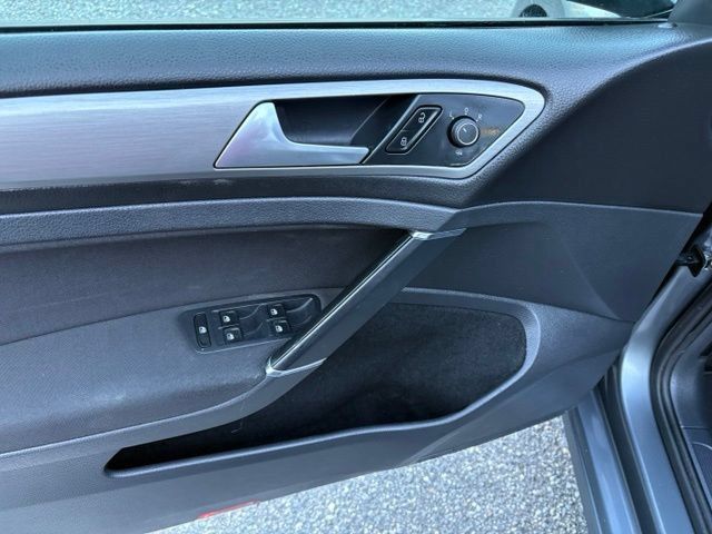 Used 2016 Volkswagen Golf S FWD image 11