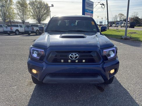 Used 2014 Toyota Tacoma PreRunner w/ TRD Sport Package image 2