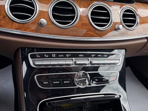 Used 2017 Mercedes-Benz E 300 4MATIC image 19