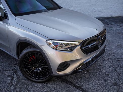 Used 2023 Mercedes-Benz GLC 300 4MATIC image 7