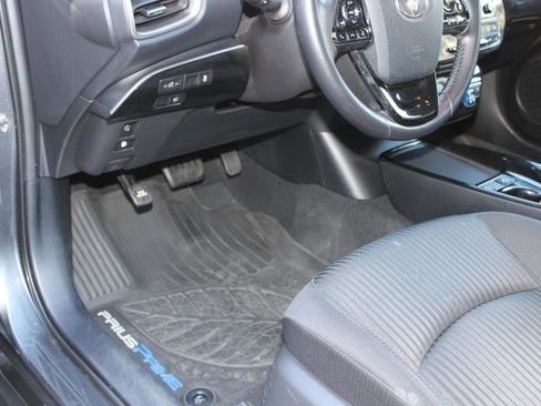 Used 2020 Toyota Prius Prime LE image 42