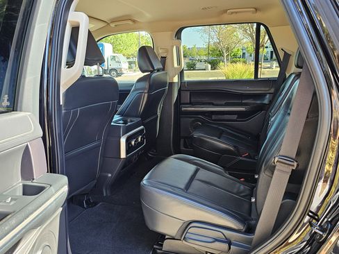 Used 2024 Ford Expedition XLT image 16