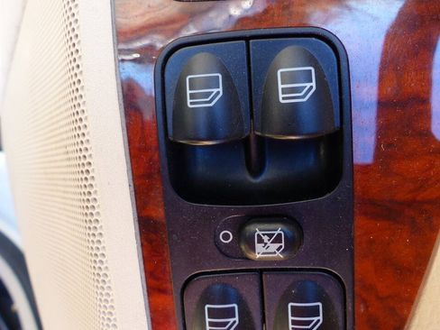 Used 2009 Mercedes-Benz CLK 350 Coupe image 24