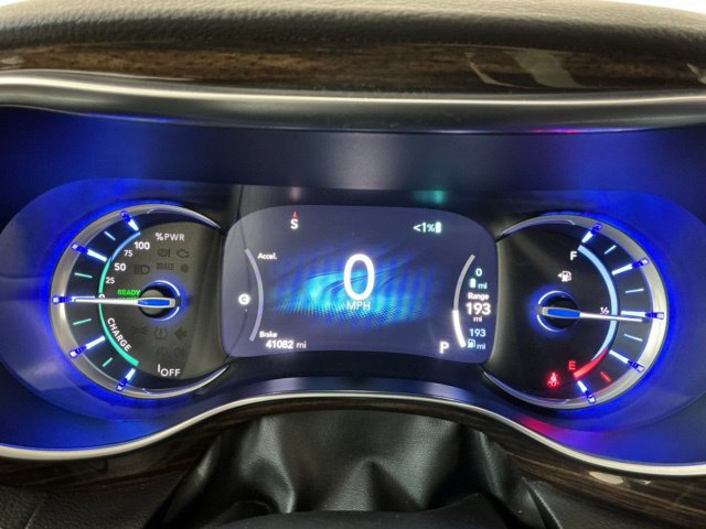 Used 2023 Chrysler Pacifica Pinnacle FWD image 22