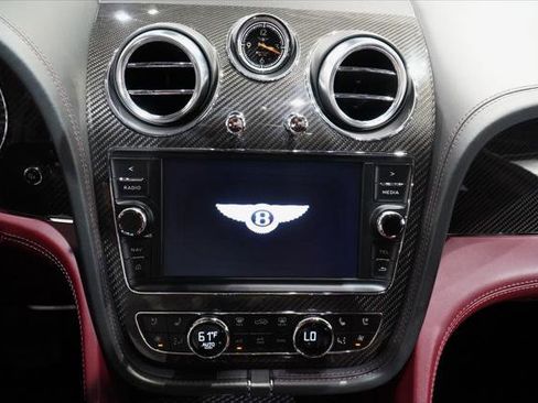 Used 2020 Bentley Bentayga AWD/4WD image 18
