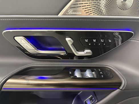 Used 2022 Mercedes-Benz SL 55 AMG 4MATIC w/ Driver Assistance Package image 8