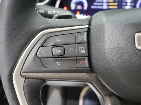 Certified 2023 Jeep Grand Cherokee Limited w/ Luxury Tech Group II AWD/4WD image 40