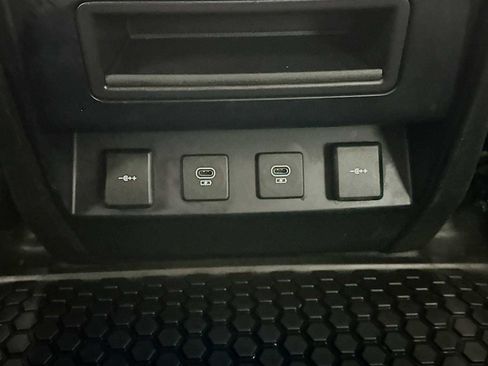 Used 2021 Land Rover Defender 90 X-Dynamic S image 28