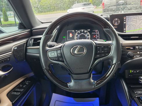Used 2020 Lexus ES 300h w/ Premium Package FWD image 28