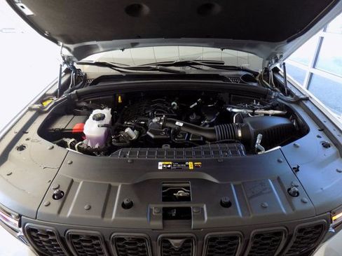 New 2025 Jeep Grand Cherokee Limited w/ Luxury Tech Group II RWD image 27
