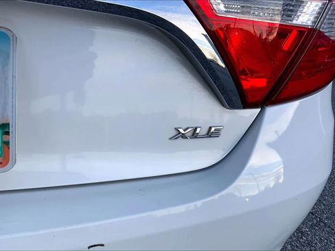 Used 2015 Toyota Camry XLE image 9