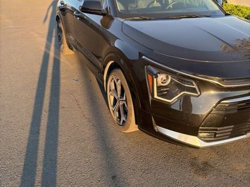 Used 2023 Kia Niro EX Touring image 2