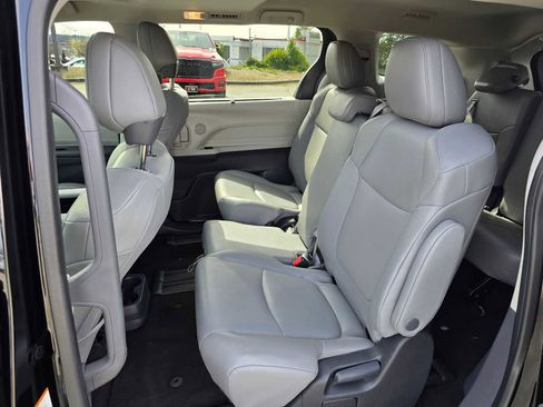 Certified 2024 Toyota Sienna XLE image 17