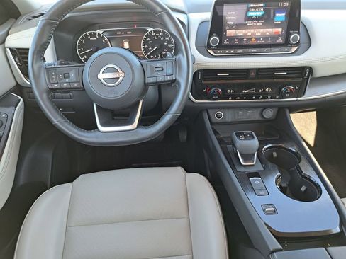 Used 2023 Nissan Rogue SV w/ SV Premium Package image 19