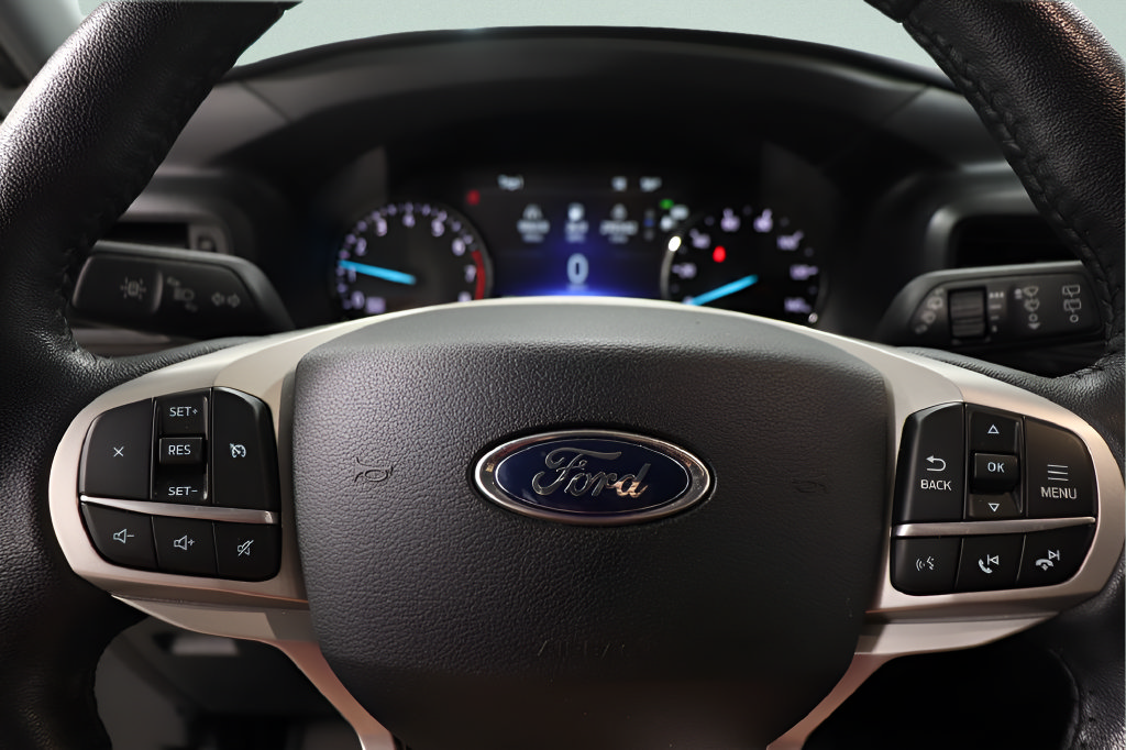 Used 2021 Ford Explorer XLT AWD/4WD image 12