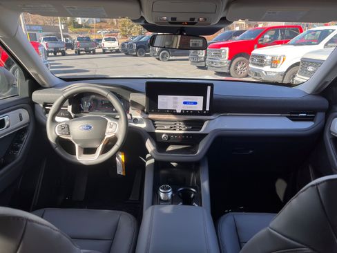 New 2026 Ford Explorer Active w/ Active Comfort Package AWD/4WD image 13