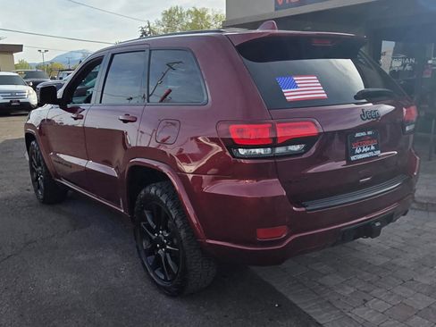 Used 2017 Jeep Grand Cherokee Altitude image 7