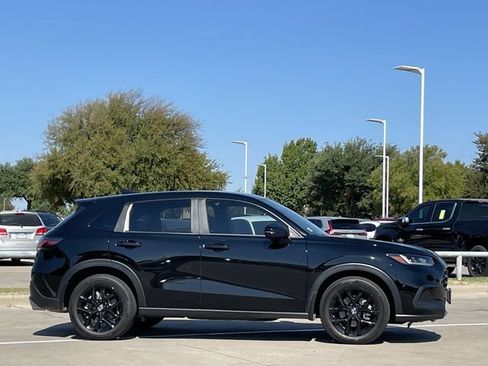 Used 2024 Honda HR-V Sport image 3