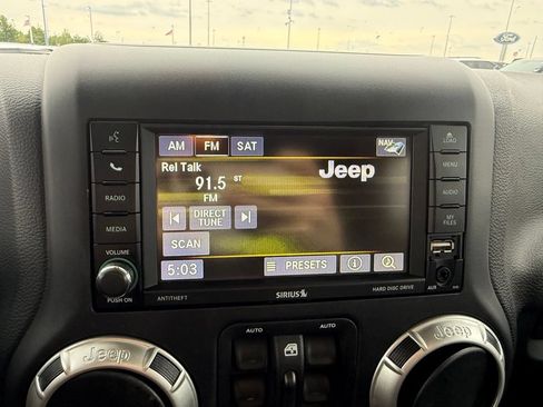 Used 2017 Jeep Wrangler Unlimited Sahara w/ Dual Top Group AWD/4WD image 27
