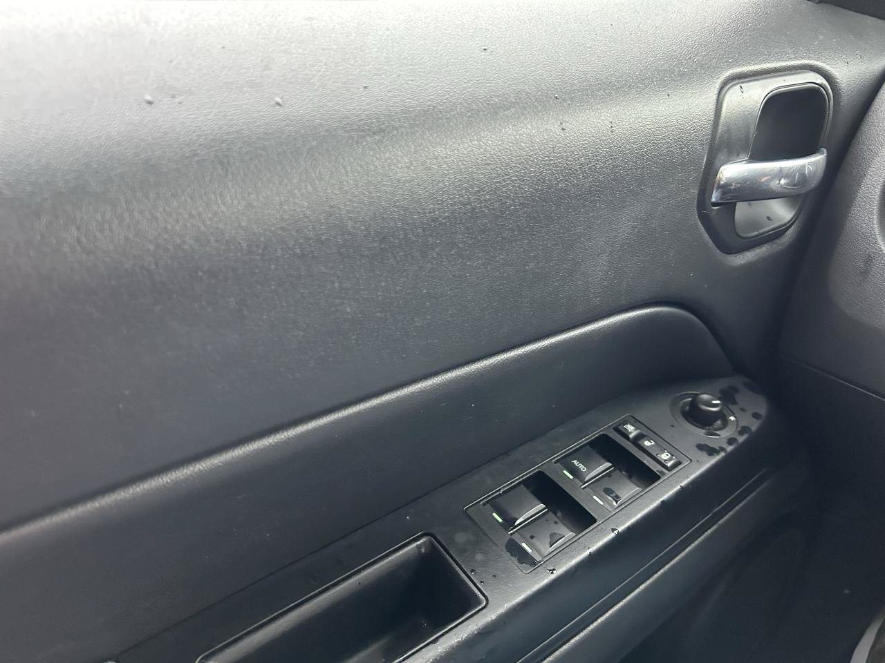 Used 2014 Jeep Patriot Latitude AWD/4WD image 24