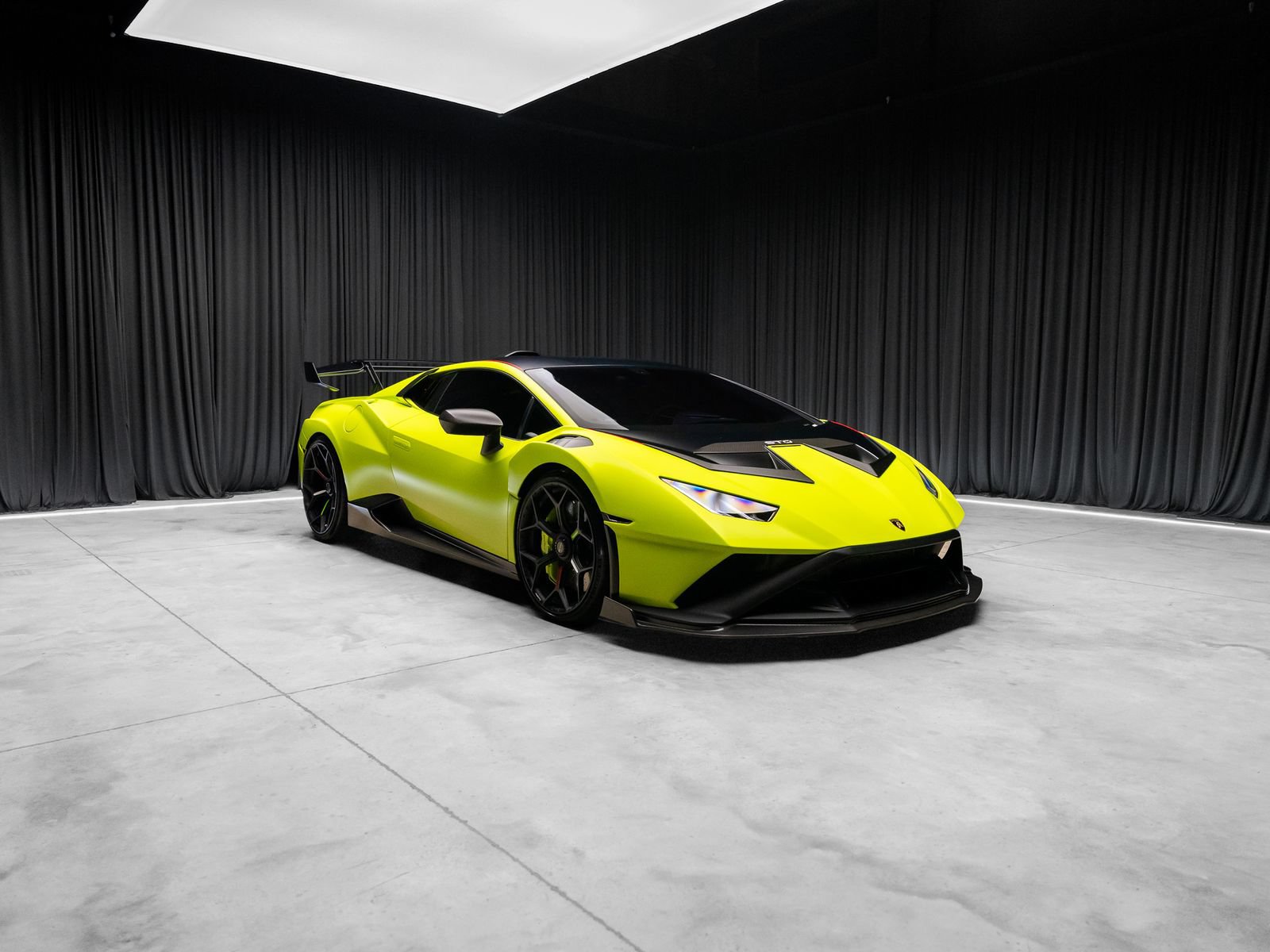 Used 2022 Lamborghini Huracan STO RWD image 2