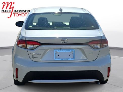 Used 2021 Toyota Corolla LE image 11
