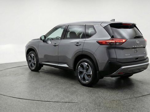 Used 2025 Nissan Rogue SV AWD/4WD image 6