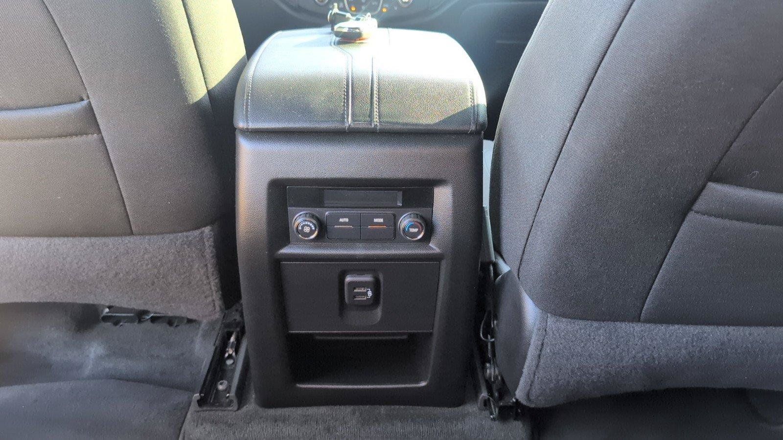 Used 2023 Chevrolet Traverse LT FWD image 34