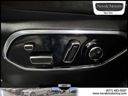 Used 2023 Jeep Grand Cherokee Overland w/ Luxury Tech Group IV AWD/4WD image 21