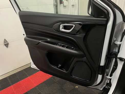 Used 2025 Jeep Compass Trailhawk AWD/4WD image 28